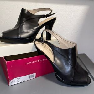 NWOT***Naturaliar Black peep-toe sling backs.never worn, size 10.